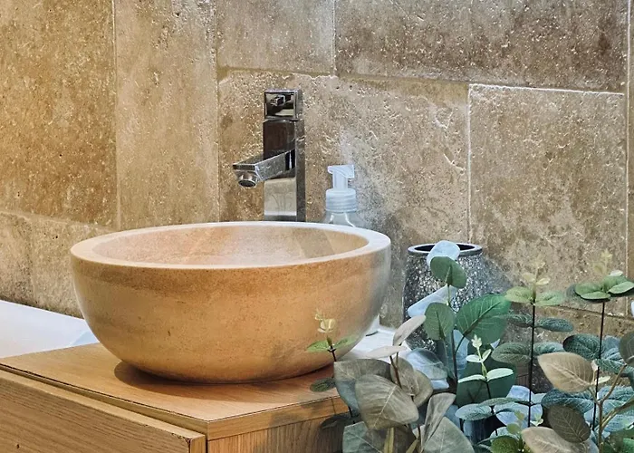 Studio Design Kenzo -Very Comfortable- Bed Premium Paris